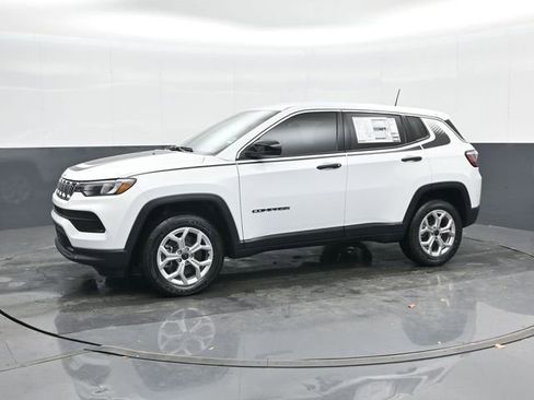 Used 2025 Jeep Compass Sport w/ Mopar Graphics Package image 9