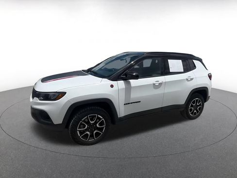 Used 2025 Jeep Compass Trailhawk AWD/4WD image 8