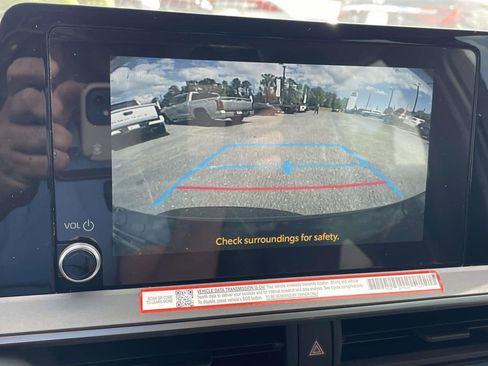 Used 2025 Toyota Prius XLE FWD image 17