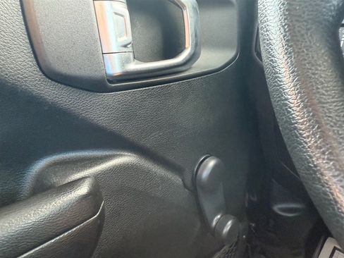 Used 2020 Jeep Gladiator Sport image 21