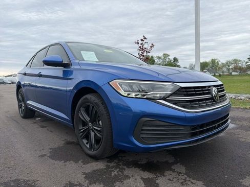 Used 2024 Volkswagen Jetta SE image 1