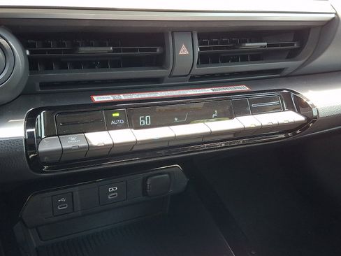 Used 2025 Toyota Prius LE FWD image 17