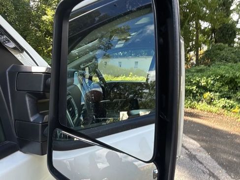 Used 2021 Nissan Titan SV w/ SV Convenience Package image 27