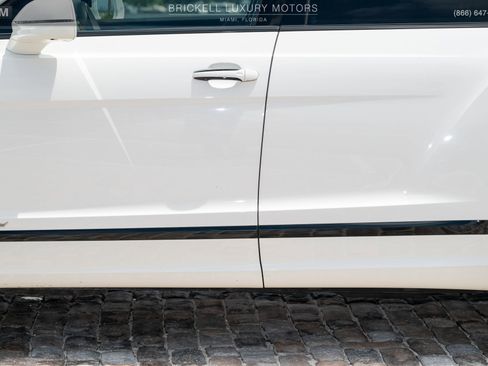 Used 2021 Bentley Bentayga Plug-In Hybrid AWD/4WD image 53