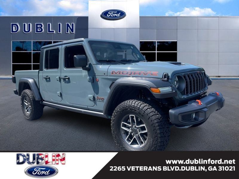 Used 2024 Jeep Gladiator Mojave w/ Technology Group AWD/4WD image 1