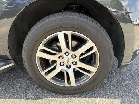 Used 2023 Ford Expedition Limited RWD image 11