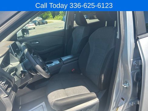 Used 2023 Nissan Rogue SV FWD image 14