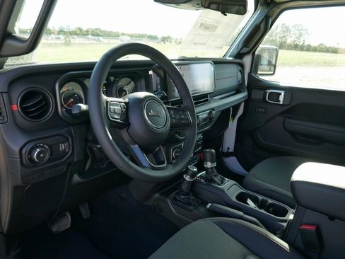 New 2026 Jeep Wrangler Unlimited Rubicon image 18