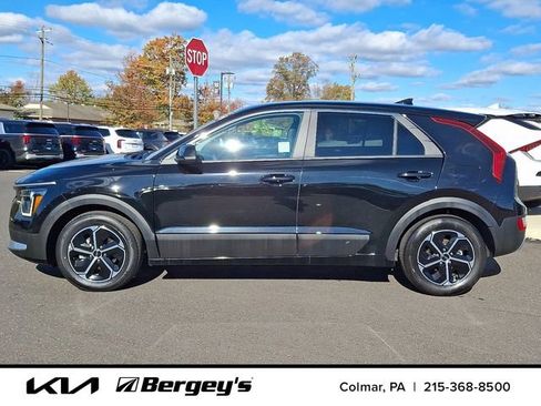 Used 2025 Kia Niro LX image 9