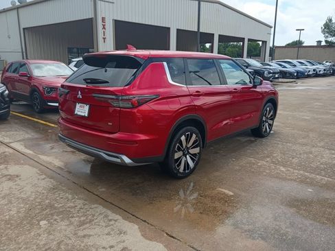 Used 2025 Mitsubishi Outlander SE FWD image 6