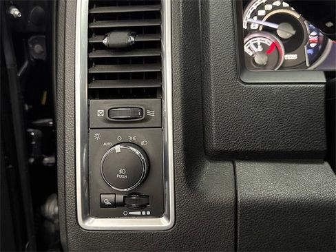 Used 2018 RAM 1500 Limited image 11