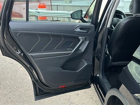 Used 2024 Volkswagen Tiguan SE image 21