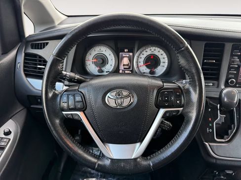 Used 2020 Toyota Sienna SE w/ Nightshade Edition AWD/4WD image 12