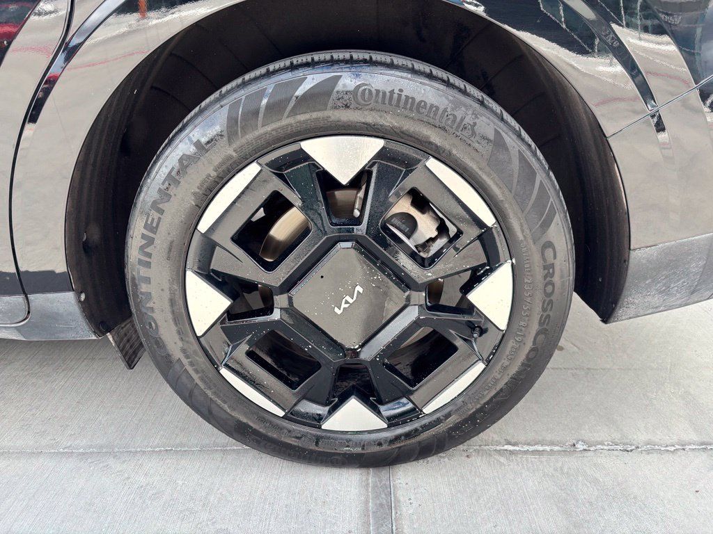 Used 2025 Kia Carnival EX FWD image 8