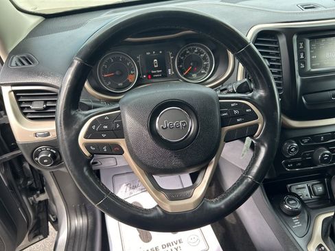 Used 2015 Jeep Cherokee Latitude w/ Cold Weather Group AWD/4WD image 9