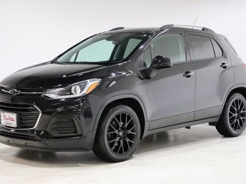 Used 2021 Chevrolet Trax LT w/ Driver Confidence Package FWD image 3