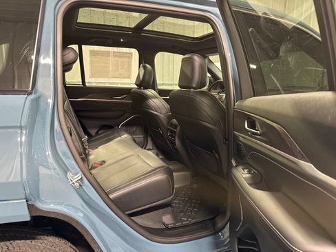 Used 2026 Jeep Grand Cherokee Limited AWD/4WD image 13