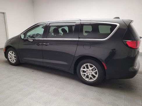 Used 2023 Chrysler Voyager LX FWD image 3