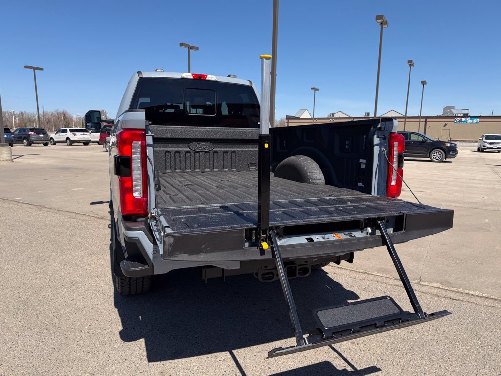New 2026 Ford F350 Lariat w/ Black Appearance Package AWD/4WD image 9