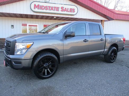Used 2023 Nissan Titan S AWD/4WD image 4