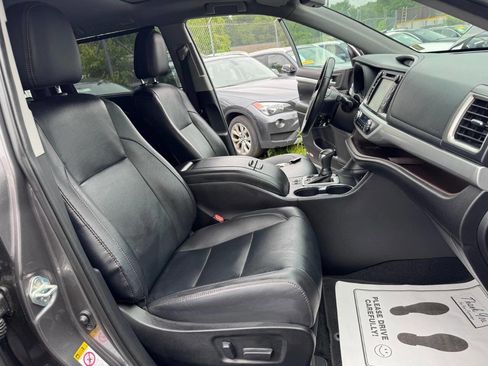 Used 2019 Toyota Highlander XLE image 26