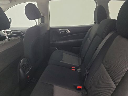 Used 2020 Nissan Pathfinder S image 18