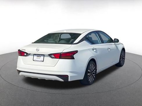 Used 2025 Nissan Altima 2.5 SV FWD image 14