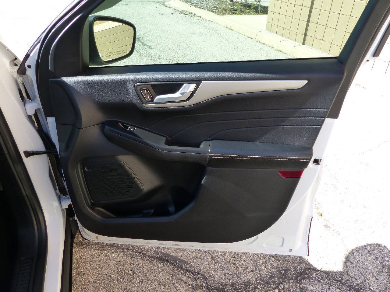 Used 2021 Ford Escape SE FWD image 40