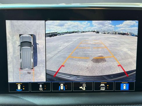 Used 2021 Chevrolet Suburban Z71 w/ Z71 Off-Road Package image 28