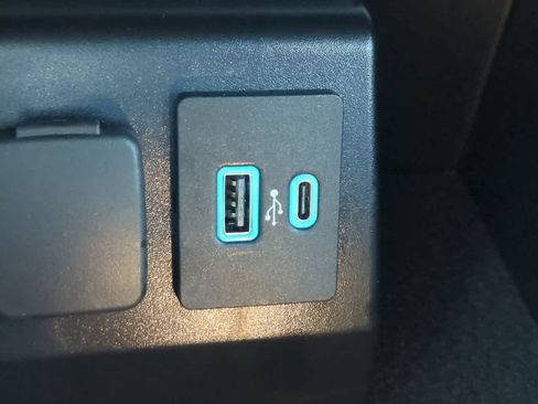 Used 2022 Ford Explorer XLT w/ Equipment Group 202A RWD image 24