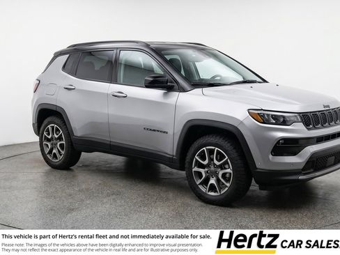 Used 2025 Jeep Compass Trailhawk AWD/4WD image 1