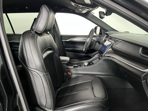 Used 2024 Jeep Grand Cherokee L Limited w/ Black Appearance Package image 35