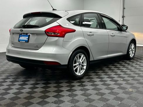 Used 2016 Ford Focus SE w/ SE Power Seat Package image 7