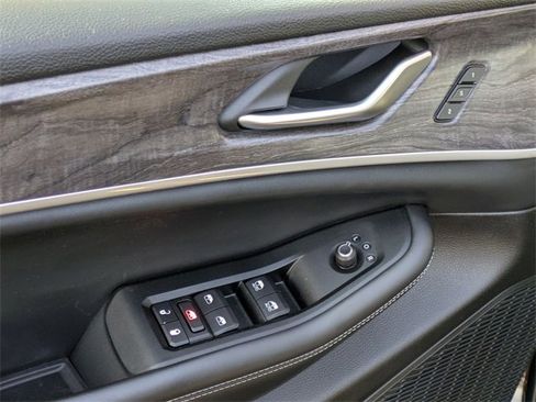 Certified 2023 Jeep Grand Cherokee L Limited w/ Black Appearance Package image 12