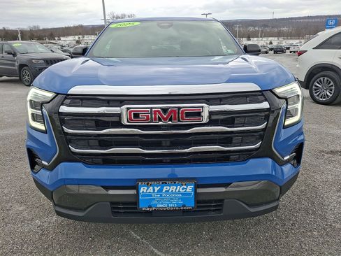 Used 2025 GMC Terrain Elevation image 2