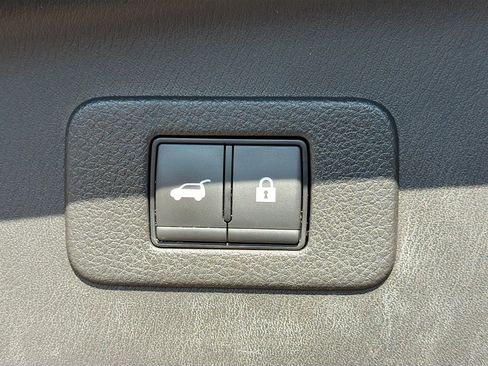 Used 2023 Nissan Armada SL w/ Captain's Chairs Package image 12