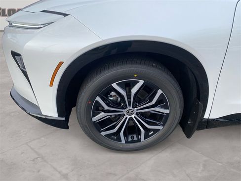 New 2025 Toyota Crown Signia image 14