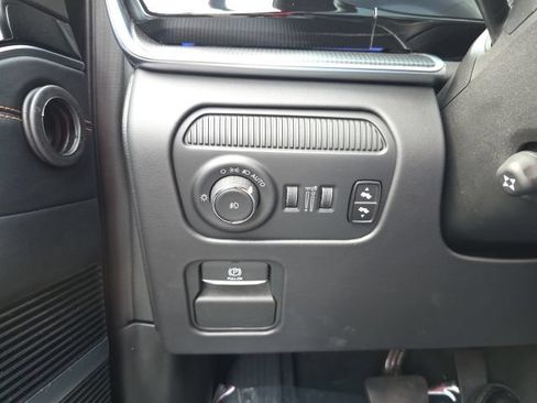 Used 2025 Jeep Grand Wagoneer L Series III w/ Rear Seat Video Group 1 AWD/4WD image 18