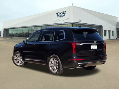 Used 2023 Cadillac XT6 Premium Luxury w/ Technology Package FWD image 4