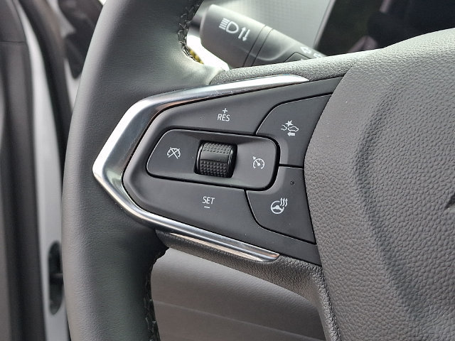 Used 2025 Chevrolet Trax ACTIV w/ Sunroof Package FWD image 7