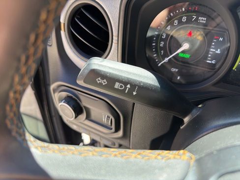 Used 2024 Jeep Wrangler Unlimited AWD/4WD image 32