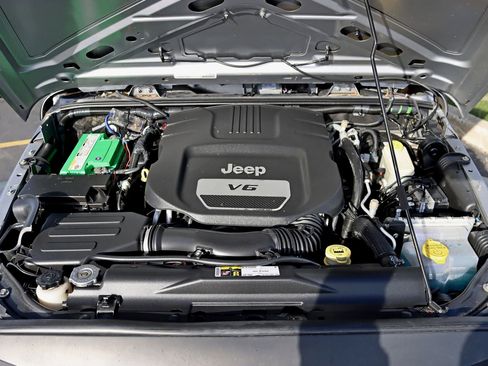 Used 2016 Jeep Wrangler Unlimited Sport image 33