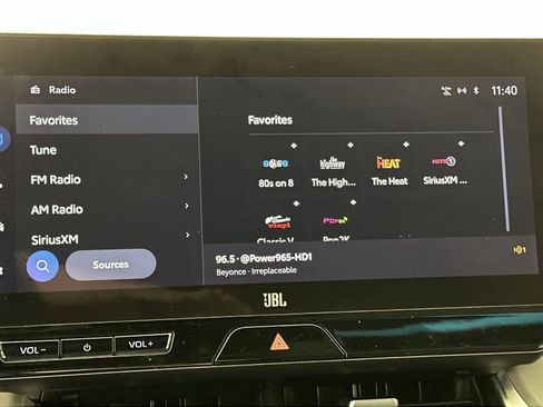 Used 2023 Toyota Venza XLE image 16