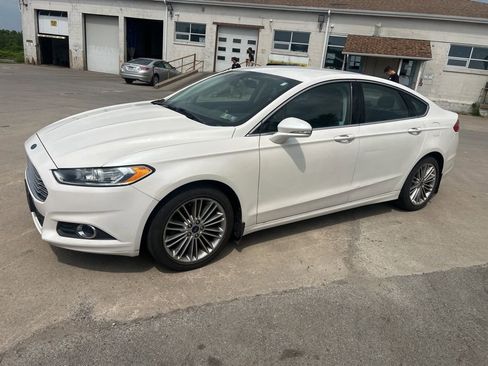 Used 2015 Ford Fusion SE w/ Equipment Group 202A FWD image 3