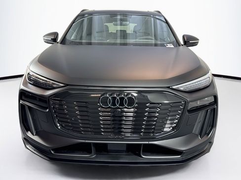 Used 2025 Audi SQ6 e-tron Prestige AWD/4WD image 2
