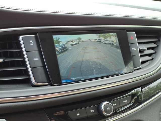 Used 2018 Buick Enclave Essence AWD/4WD image 16