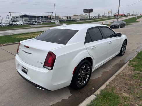 Used 2015 Chrysler 300 S image 5