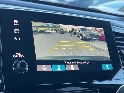 Used 2021 Honda Pilot EX image 24