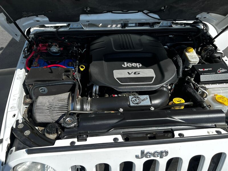 Used 2013 Jeep Wrangler Unlimited Rubicon w/ Connectivity Group AWD/4WD image 37