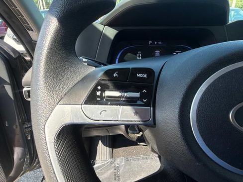 Used 2024 Hyundai Elantra SE FWD image 29
